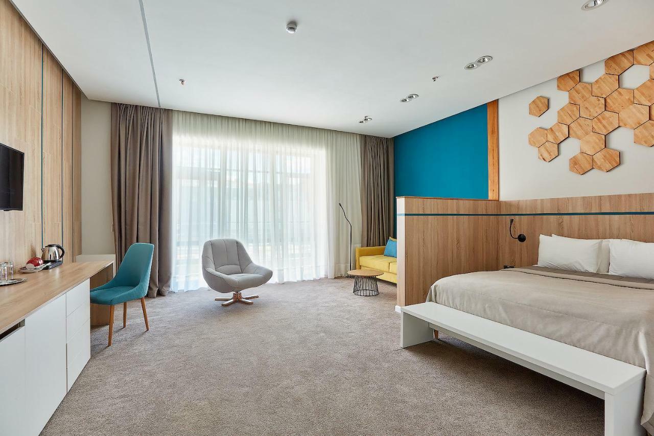 Aqua-Minsk Hotel Plus Exterior photo
